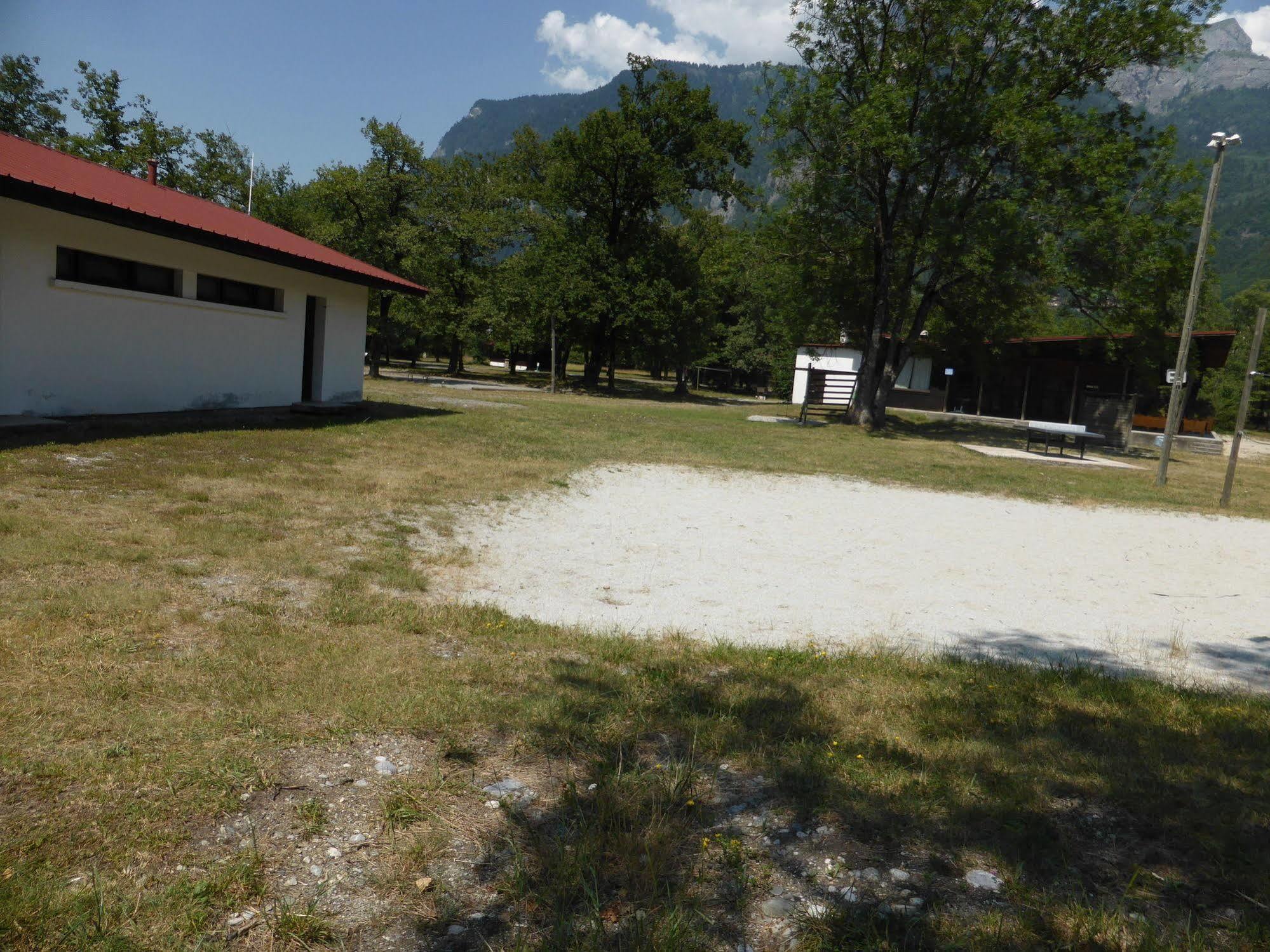 Camping L'Ecureuil - Mont-Blanc Village Domancy Exterior foto
