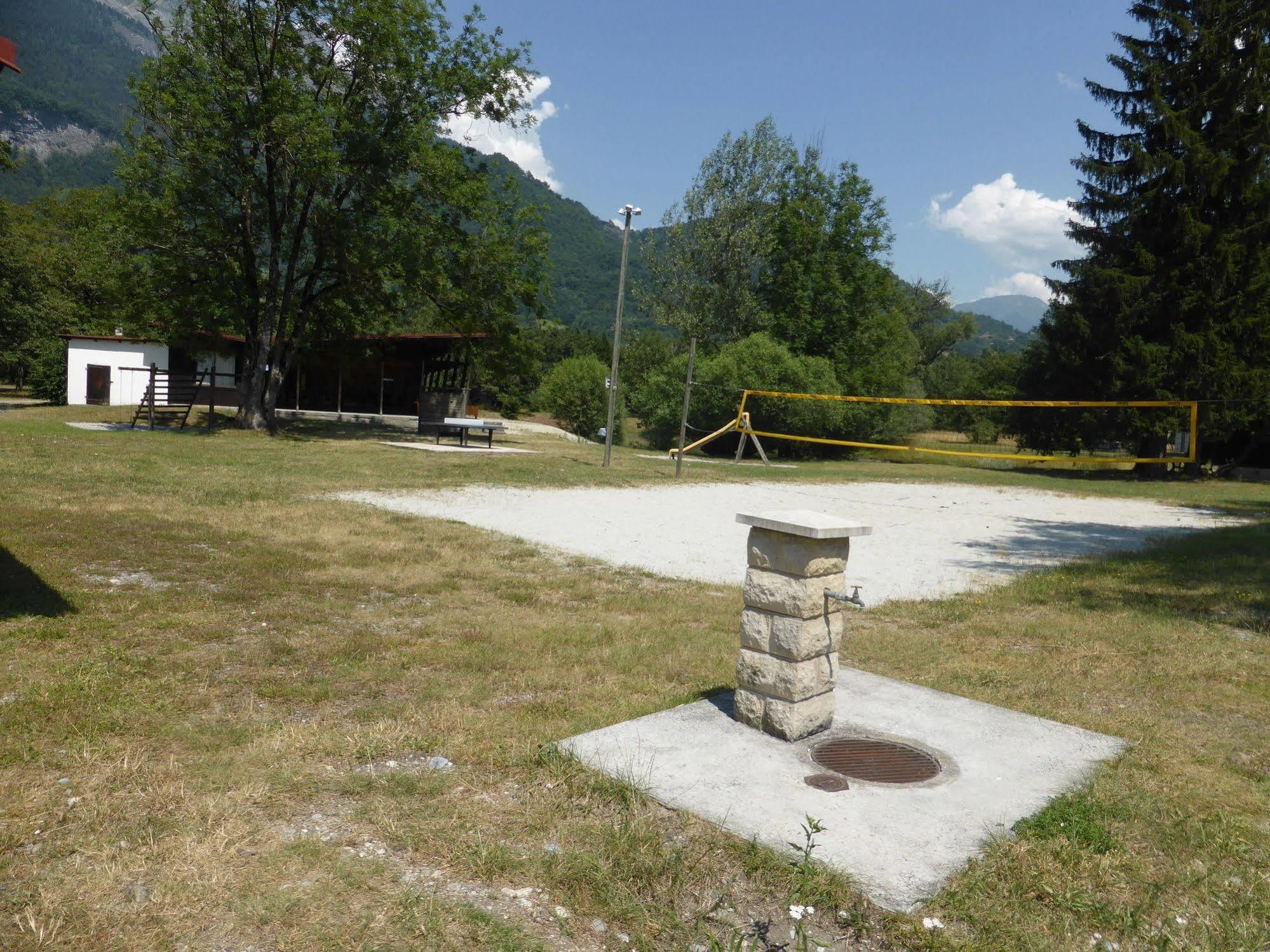 Camping L'Ecureuil - Mont-Blanc Village Domancy Exterior foto