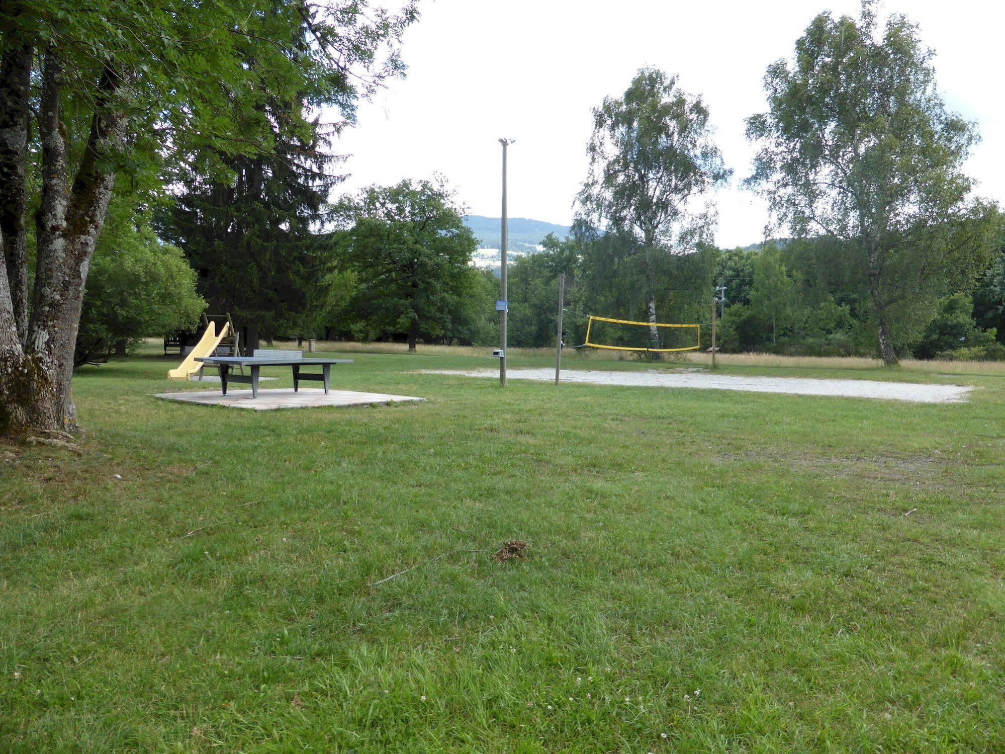 Camping L'Ecureuil - Mont-Blanc Village Domancy Exterior foto