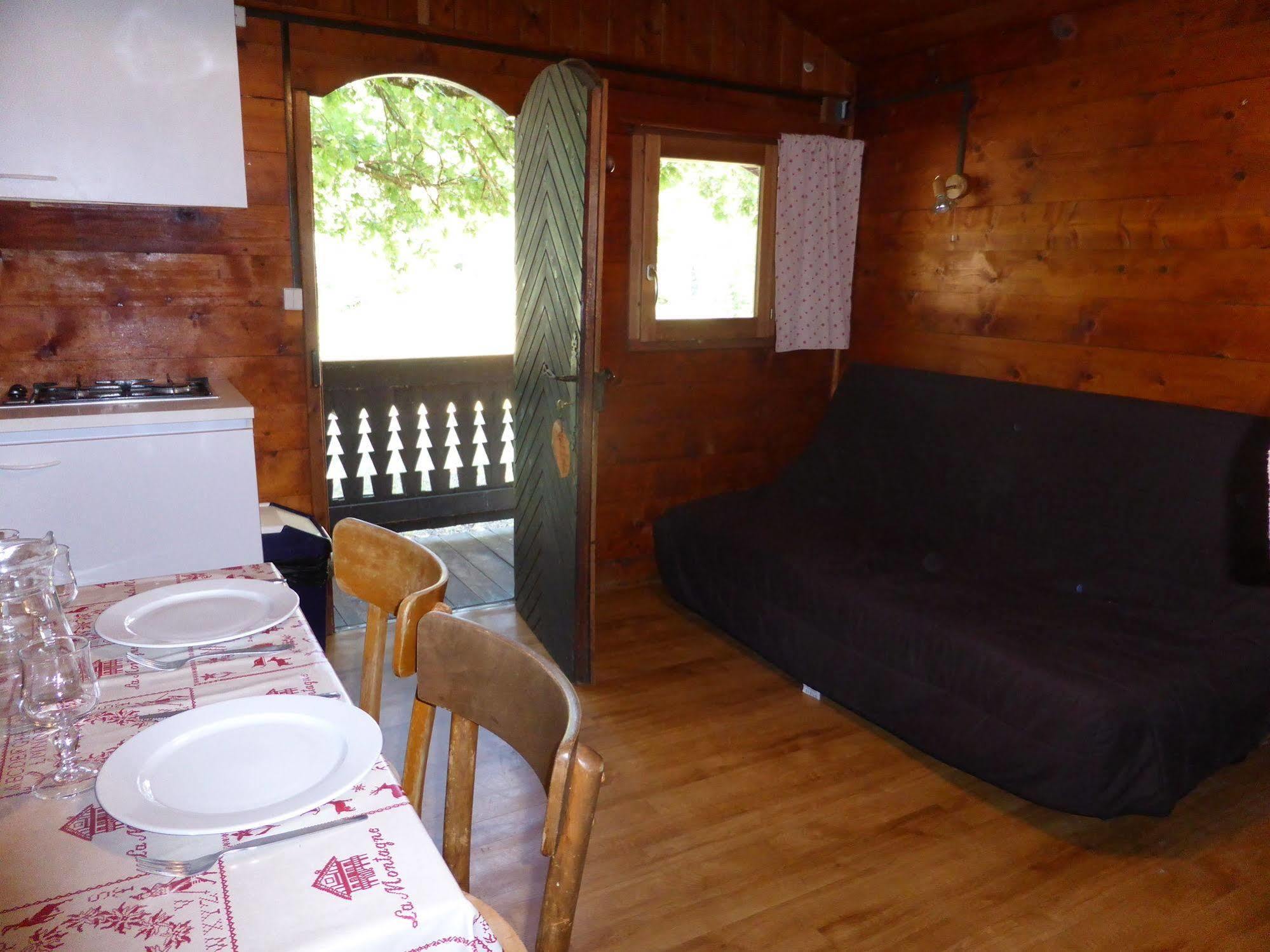 Camping L'Ecureuil - Mont-Blanc Village Domancy Exterior foto