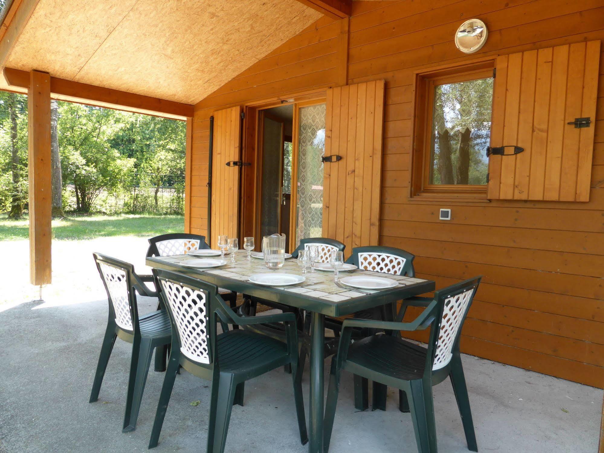 Camping L'Ecureuil - Mont-Blanc Village Domancy Exterior foto